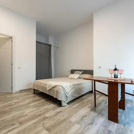 Malagasuite Cozy Studio Apartment Fuengirola
